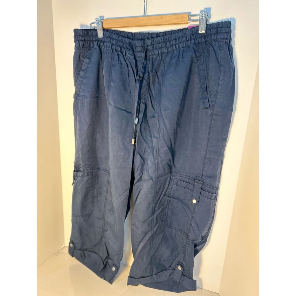 Woman's Lane Bryant Plus Size NWT Navy Capris- SIZE: 14/16